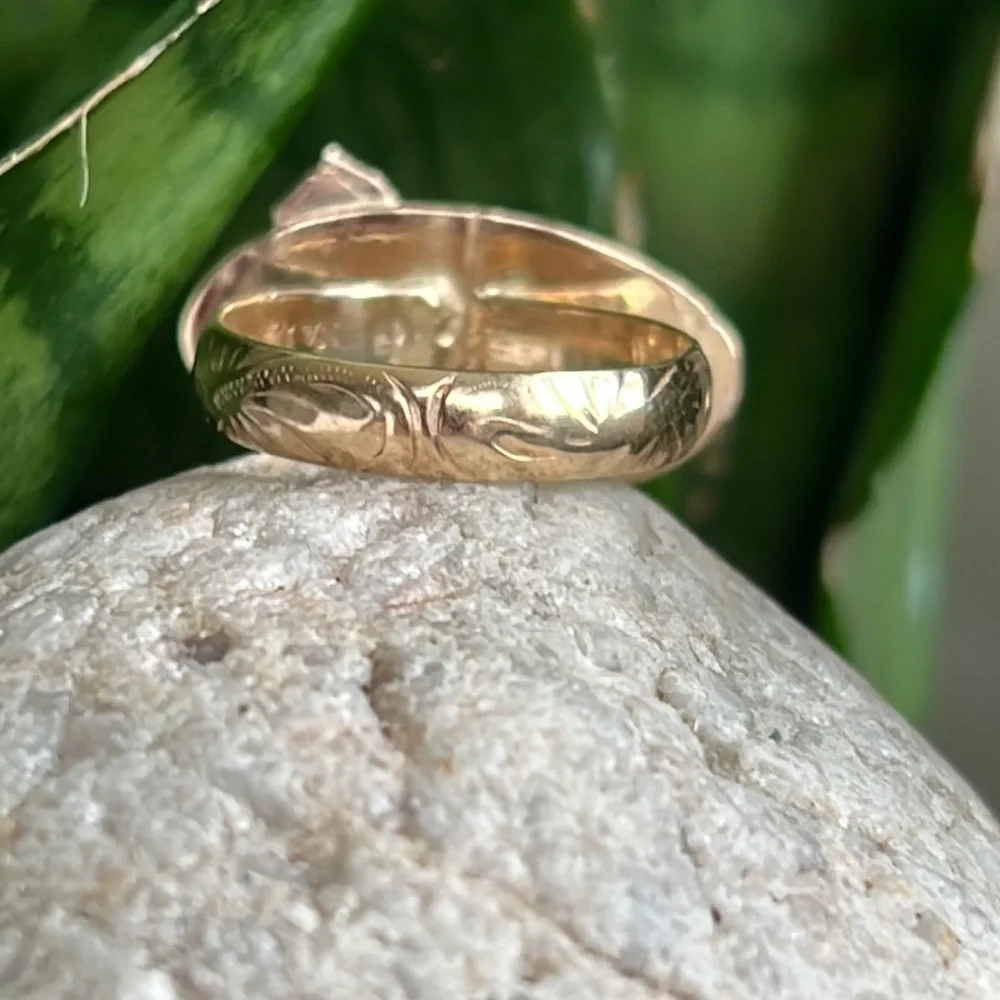 14k gold ring with horse and crosshatch background - Picture 17 of 17